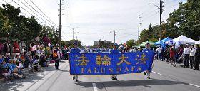 多伦多天国乐团参加第三十五届康山村节庆，受到沿途观众的欢迎。