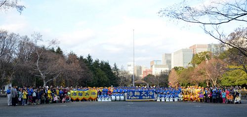 部份东京及周边的大法弟子向师父恭祝新年好