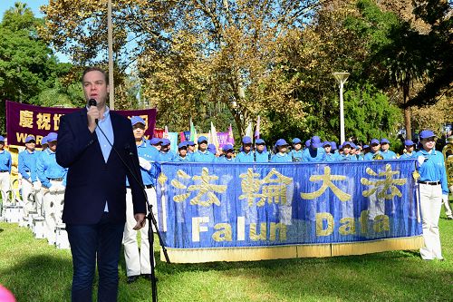 纽省下议院绿党议员杰米-帕克（Mr Jamie Parker MP，NSW）集会上发言