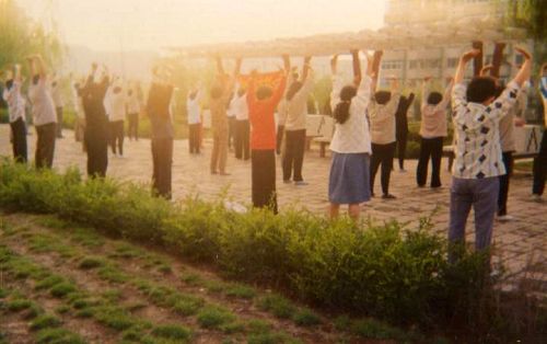 1999年前锦州市法轮功学员在晨炼