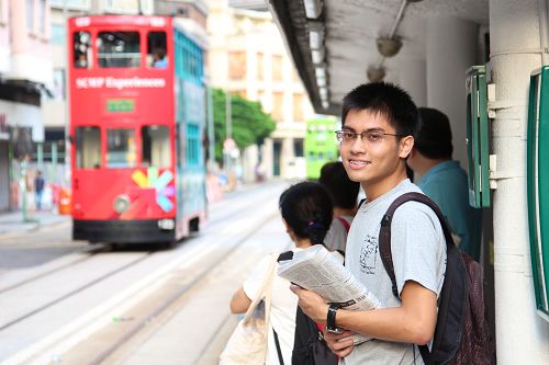 图3. 卓廷威于去年（二零一五年）暑假赴香港二周，在景点、街头派发法轮功真相资料、讲真相，觉得很有意义，表示以后要多到景点讲真相。