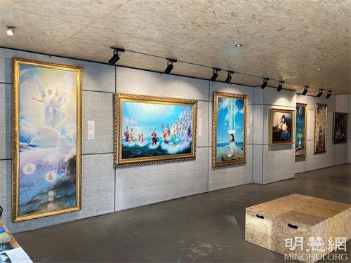 '图1：“真善忍国际美展”在雅典展出'