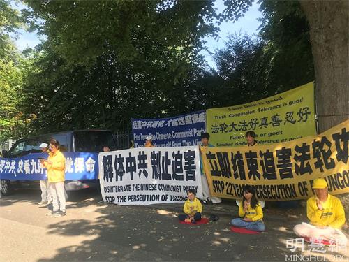 '图4：法轮功学员陈曼女士经历了一九九九年七 。二零和平上访和七年牢狱迫害。'