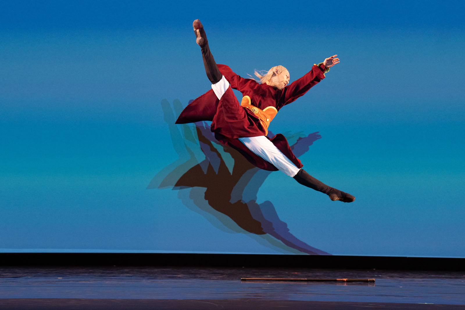 图6:九月十四日,第十一届新唐人全世界中国古典舞大赛决赛在美国纽约州Sugar Loaf表演艺术中心举行。图为青年男子组金奖获得者王雨熙表演舞蹈《老骥伏枥 志在千里》